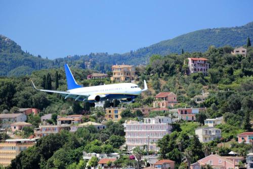 Korfu Blick auf Perama FLugzeug Landeanflu